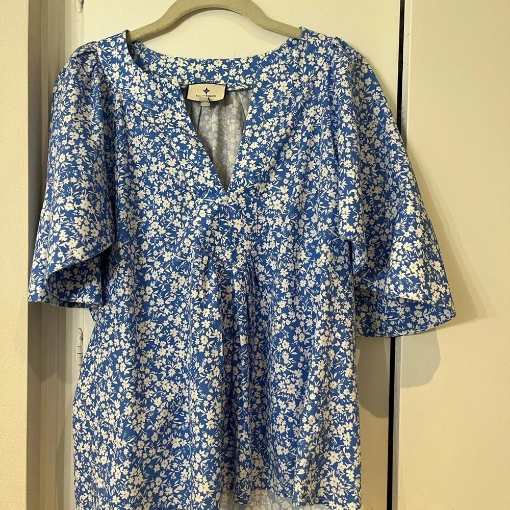 Tuckernuck Cameron Eubanks Collection Blue Floral Blouse - Picture 3 of 5